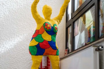 Pädagogisches Kunstprojekt "Nana-Figur"